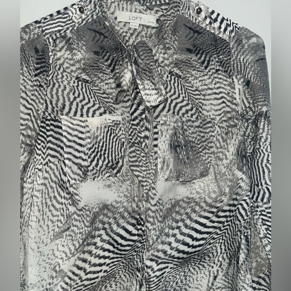 50 Shades of Grey patterned LOFT Blouse! - Picture 5 of 6